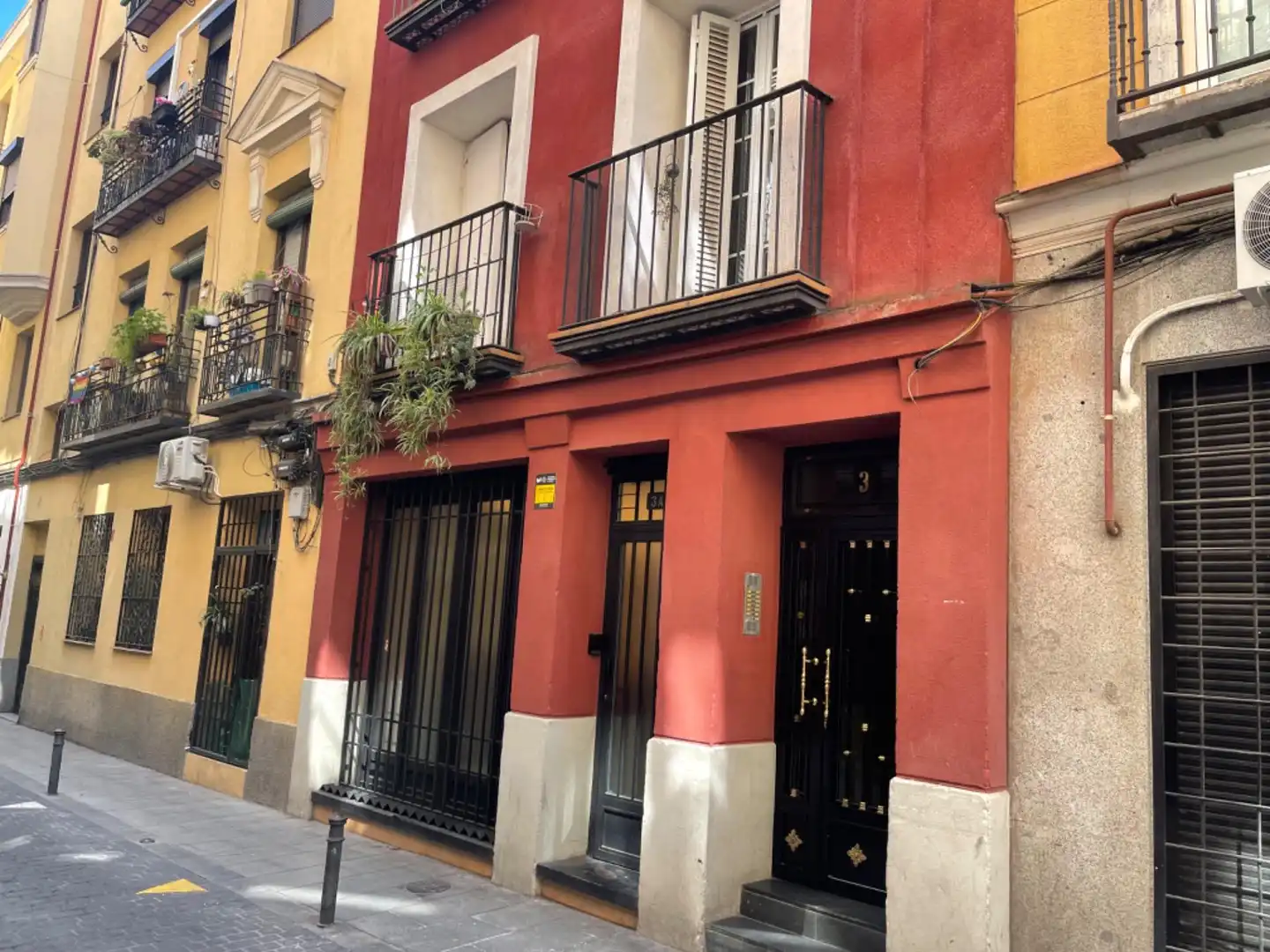 Vista exterior de Estudio en venta en Madrid con Calefacción y Amueblado