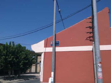 Casa aparellada en venda a CATALAN