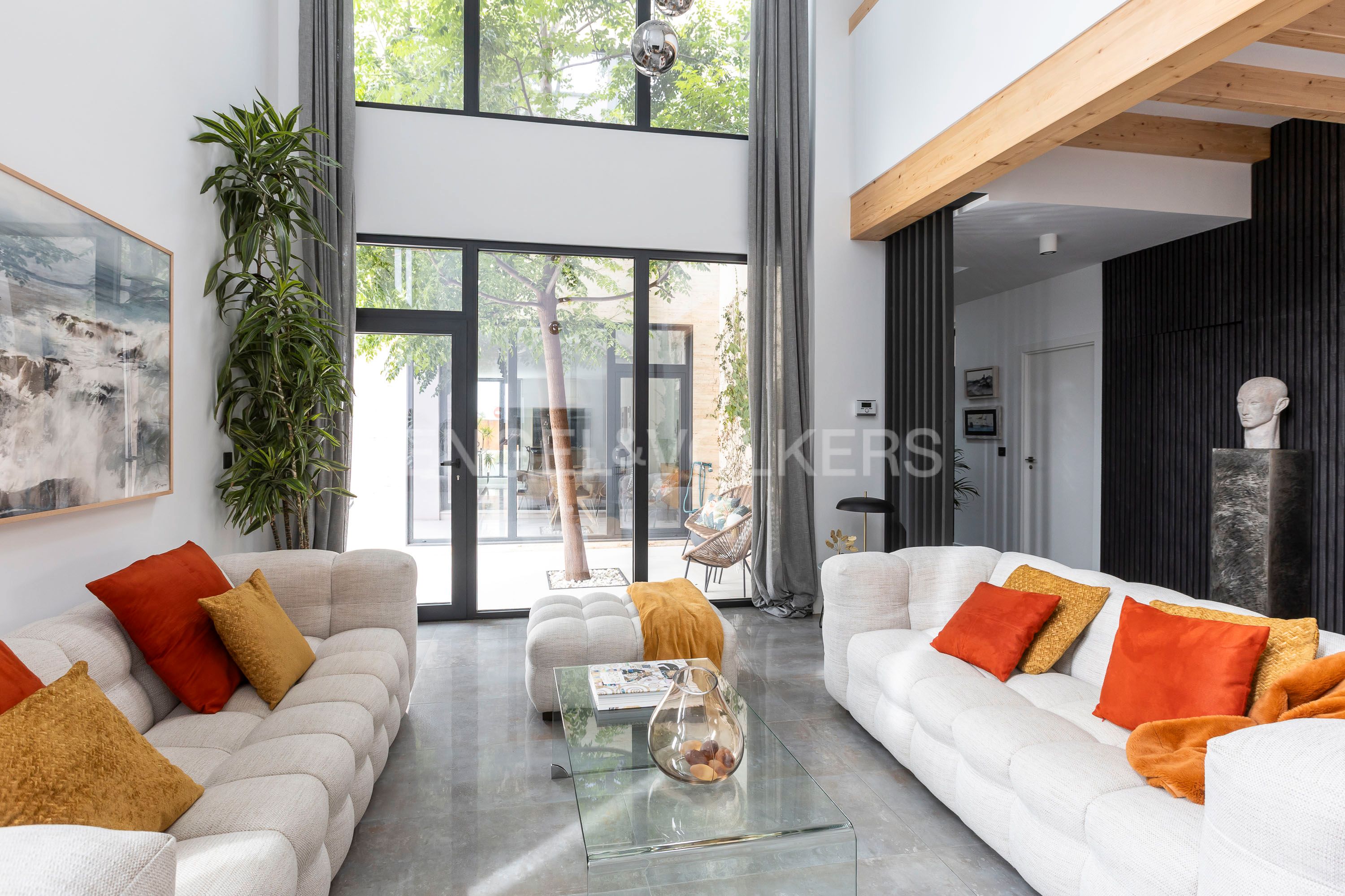 Sala d'estar de Casa o xalet en venda en Villalbilla amb Aire condicionat, Calefacció i Jardí privat