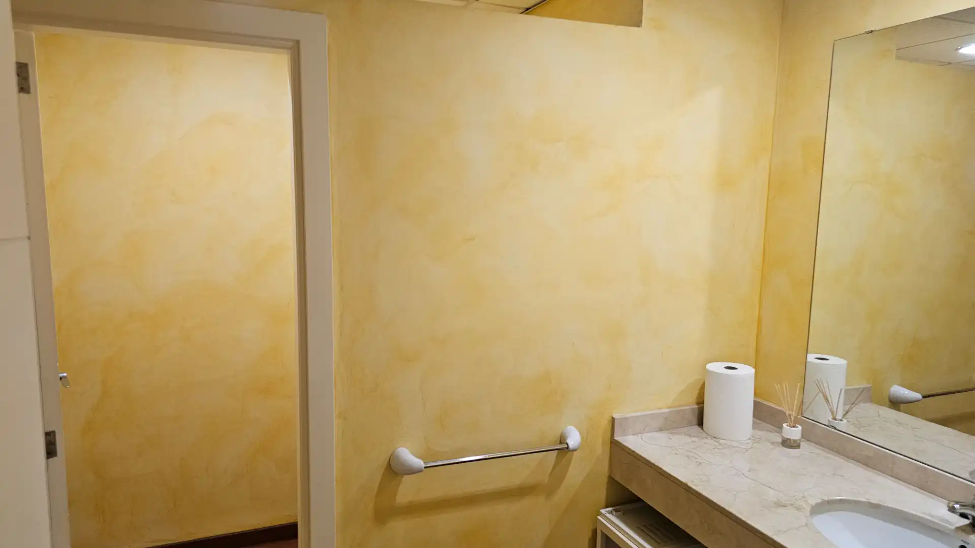 Baño de Oficina de alquiler en  Palma de Mallorca con Aire acondicionado, Calefacción y Internet