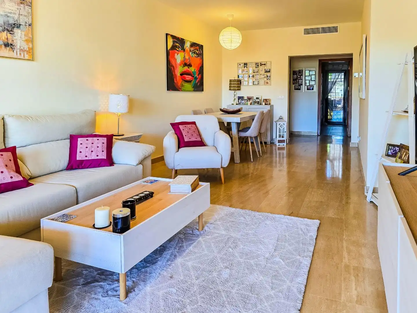 Sala de estar de Piso en venta en Estepona con Aire acondicionado, Terraza y Balcón