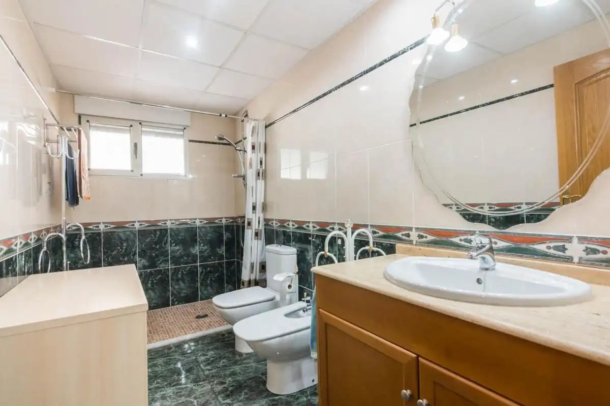 Bany de Casa o xalet en venda en Murcia amb Aire condicionat, Calefacció i Jardí privat