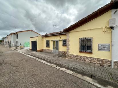 Exterior view of Single-family semi-detached for sale in Burgos Capital  with Heating, Private garden and Storage room