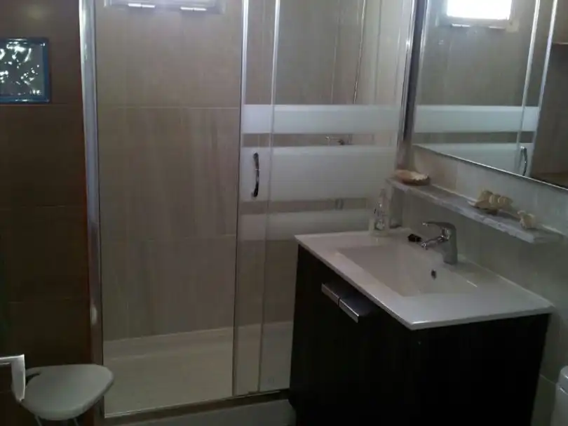 Badezimmer von Wohnung zur Miete in Torremolinos mit Klimaanlage, Heizung und Terrasse