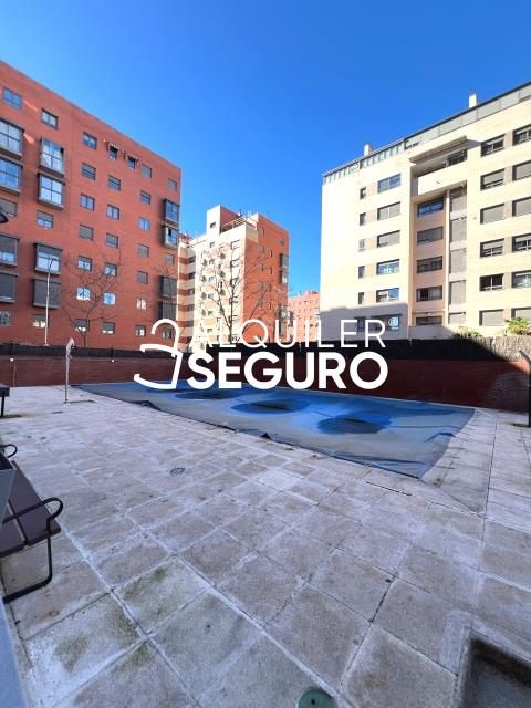 Vista exterior de Pis de lloguer en  Madrid Capital amb Aire condicionat, Calefacció i Piscina