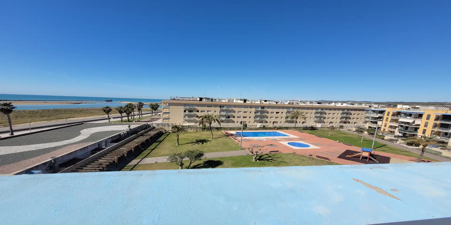 Piscina de Ático de alquiler en Cubelles con Aire acondicionado, Calefacción y Terraza