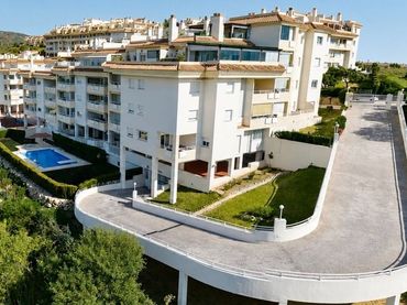 Pis amb piscina en venda a Avenida de los Pintores