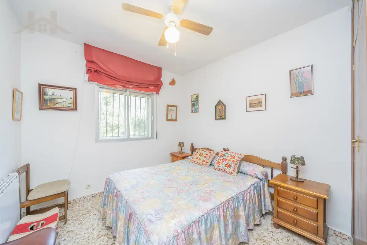 Dormitori de Casa o xalet en venda en El Escorial amb Jardí privat, Terrassa i Piscina