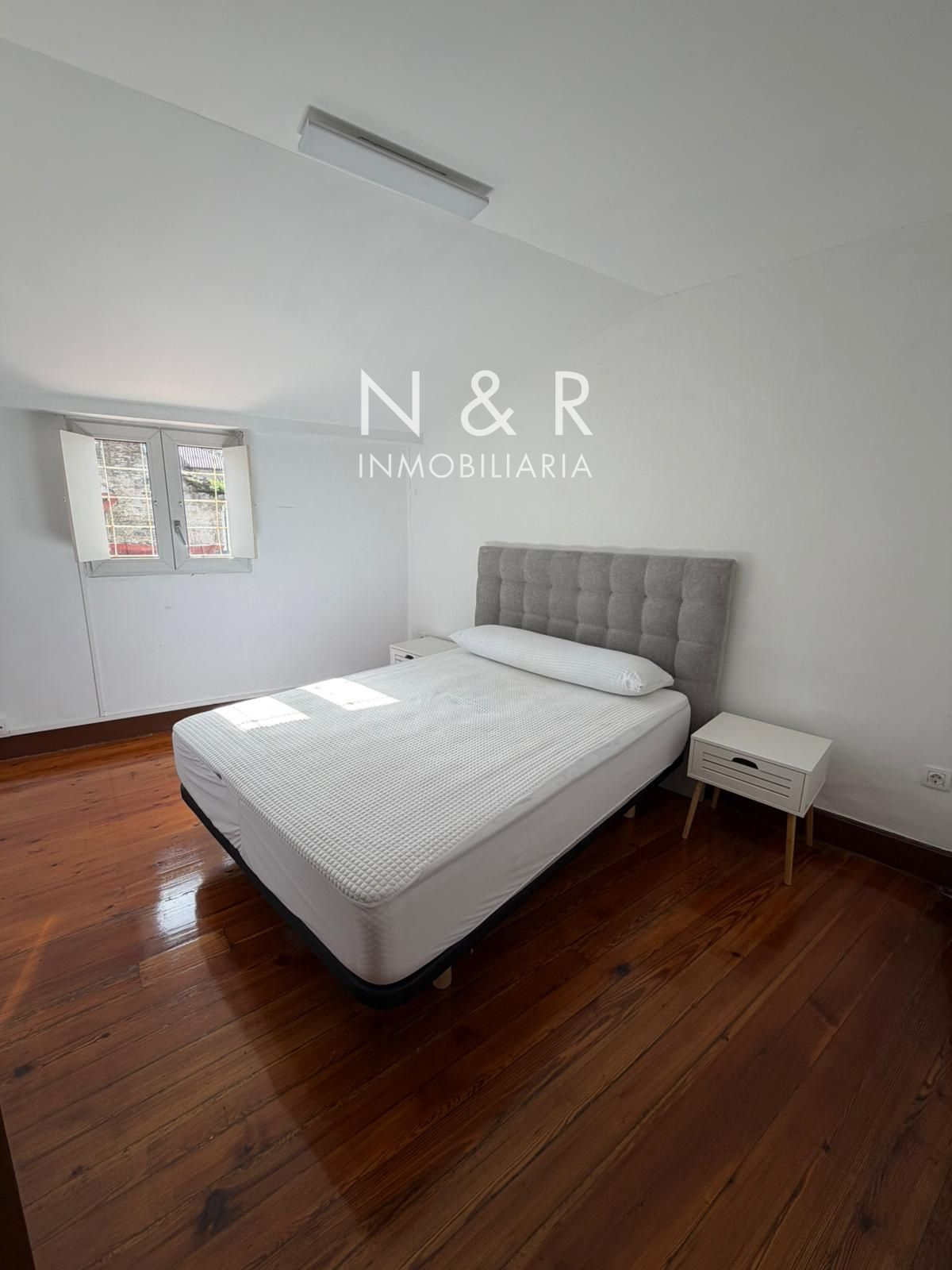 Bedroom of Attic to rent in Santiago de Compostela   with Furnished