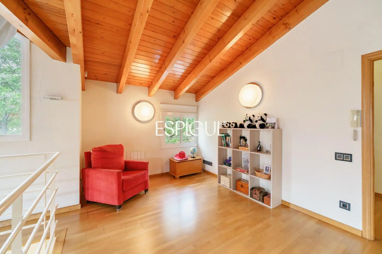 Living room of Houses for sale in Sant Cugat del Vallès  with Air Conditioner, Heating and Storage room