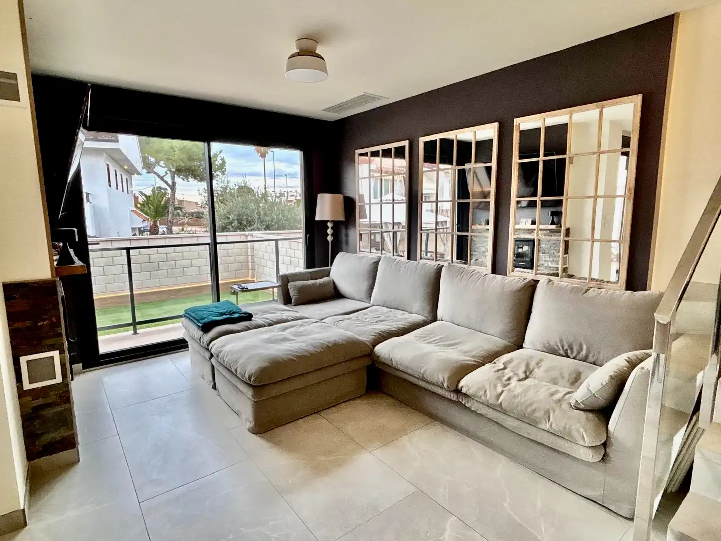 Sala d'estar de Casa o xalet en venda en Sant Joan d'Alacant amb Aire condicionat, Jardí privat i Terrassa