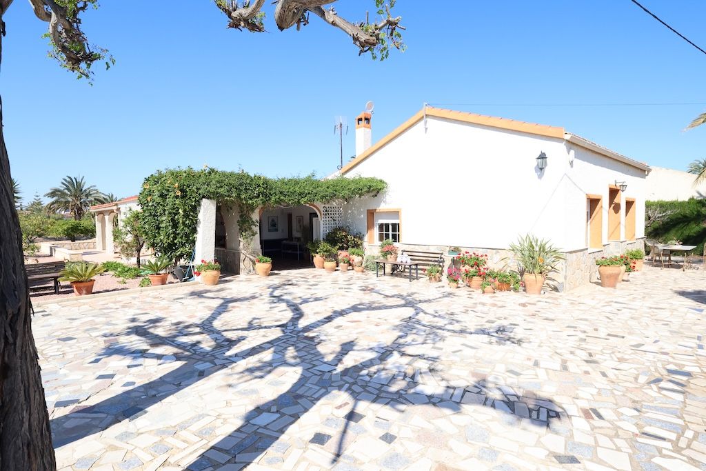 Exterior view of Country house for sale in Elche / Elx  with Heating, Terrace and Alarm