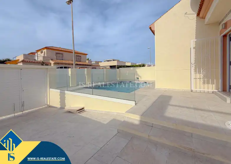 Villa avec piscine à vendre à Playa de los Locos, imagen 2