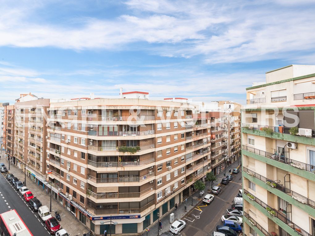 Vista exterior de Àtic de lloguer en  Valencia Capital amb Aire condicionat, Calefacció i Terrassa