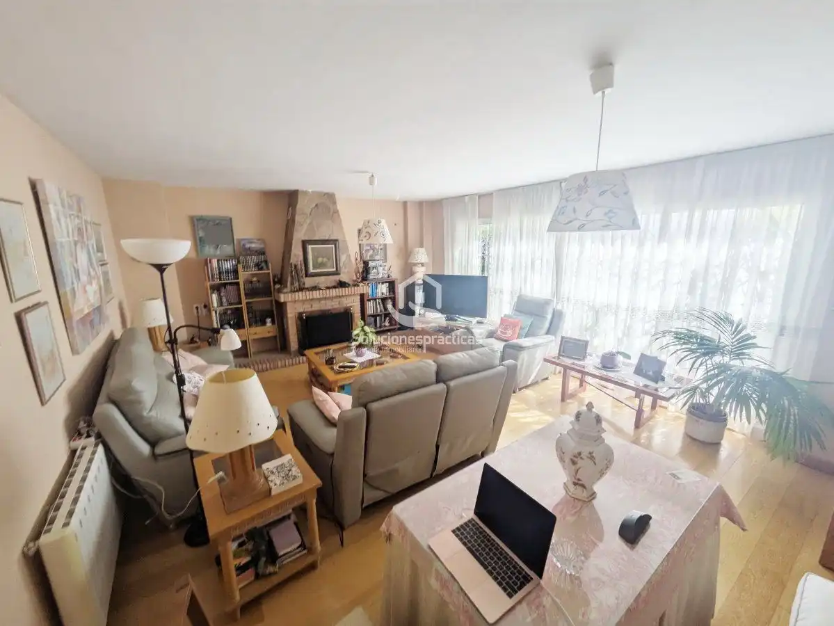 Sala d'estar de Casa o xalet en venda en Jaén amb Aire condicionat, Terrassa i Traster