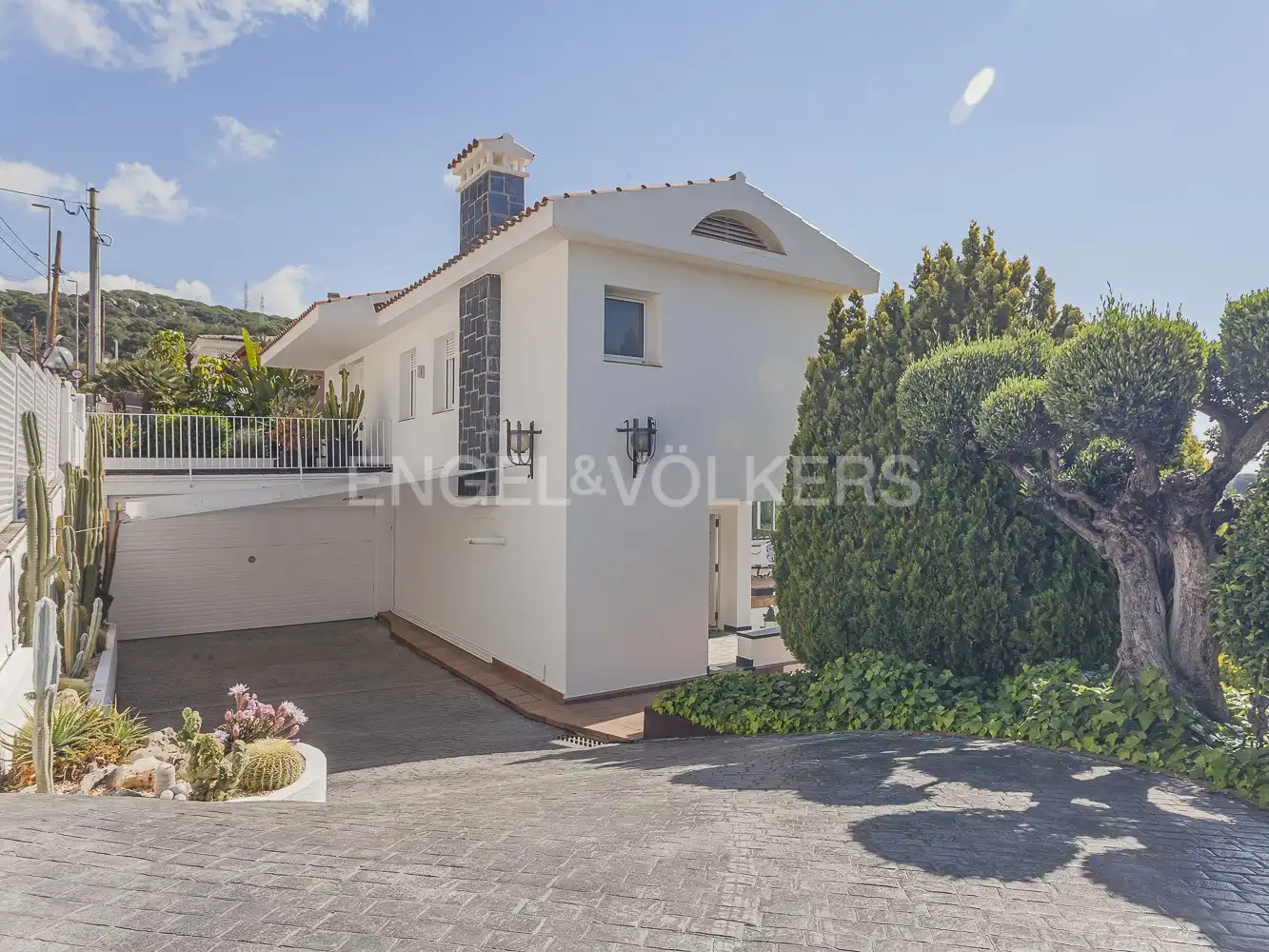 Vista exterior de Casa o xalet en venda en Mataró amb Aire condicionat, Calefacció i Jardí privat