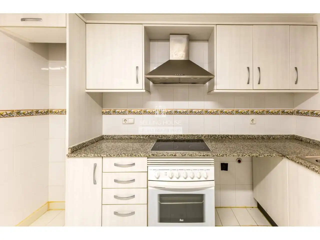 Kitchen of Flat for sale in Valencia  with Heating, Parquet flooring and Balcony