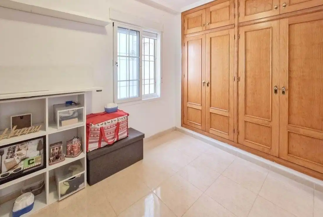 Dormitori de Apartament en venda en Orihuela amb Aire condicionat, Jardí privat i Piscina