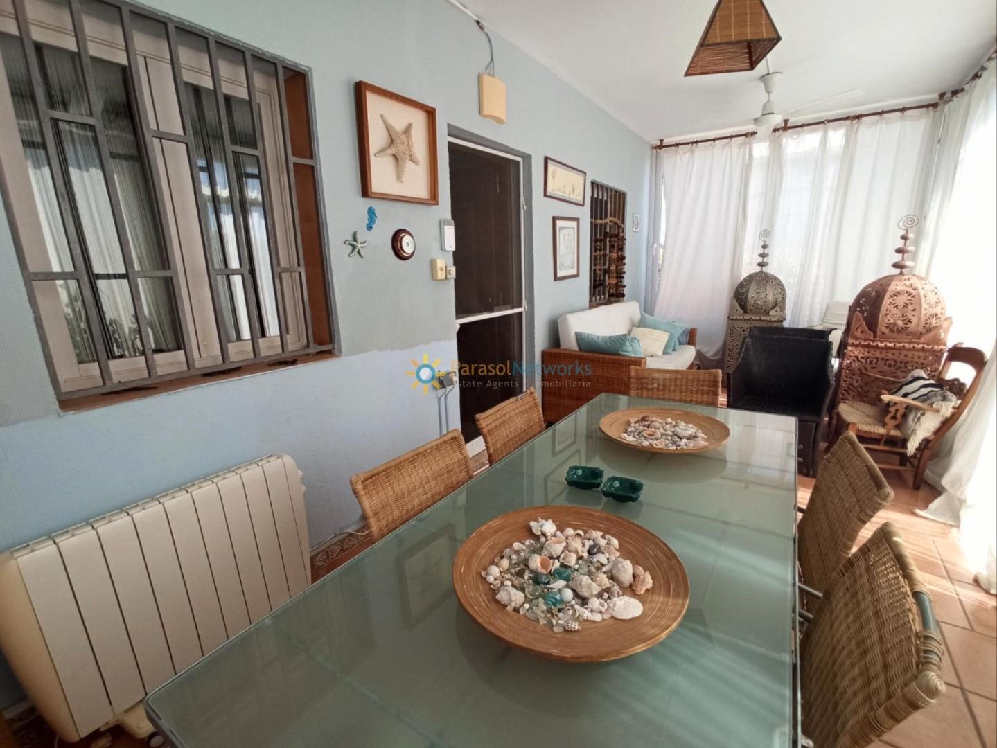 Menjador de Casa o xalet en venda en Oliva amb Jardí privat i Terrassa