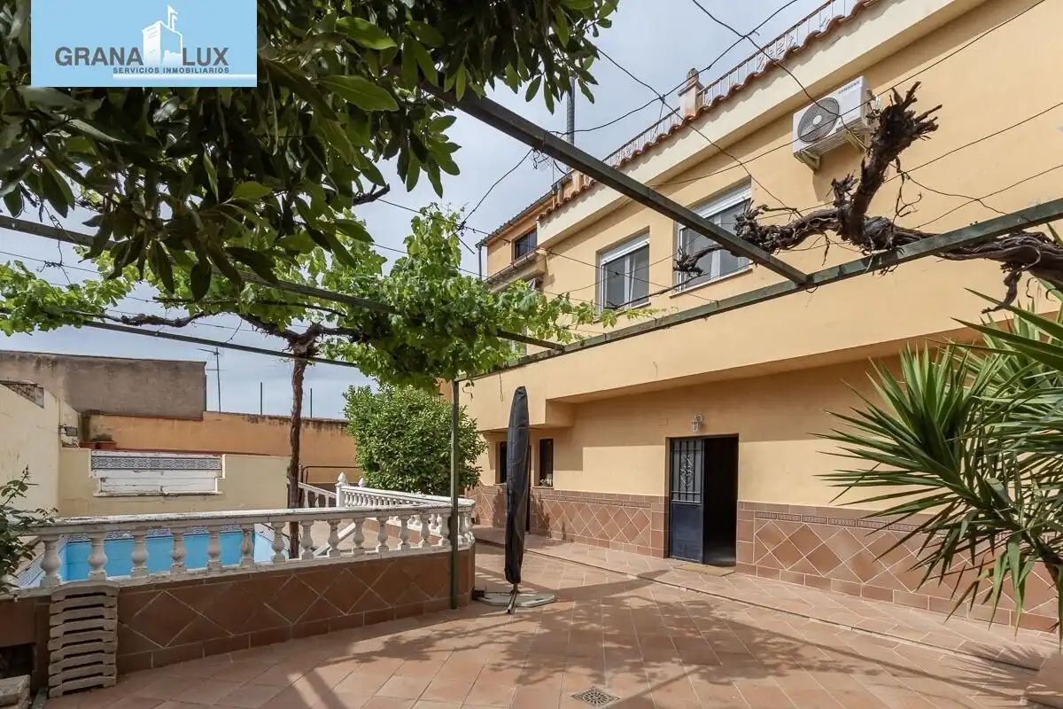 Chalet con terraza en venta en Calle de la Reina Mora, imagen 3