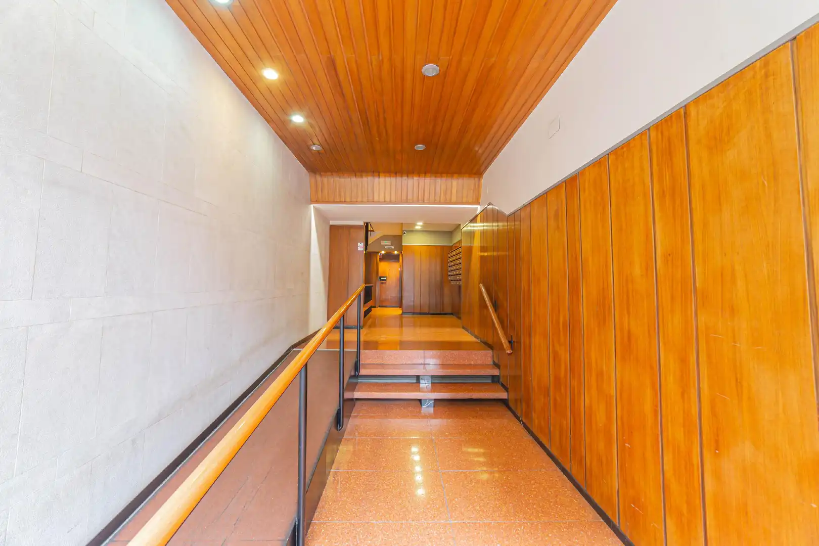 Wohnung zum Verkauf in Barcelona mit Klimaanlage, Heizung und Parkett