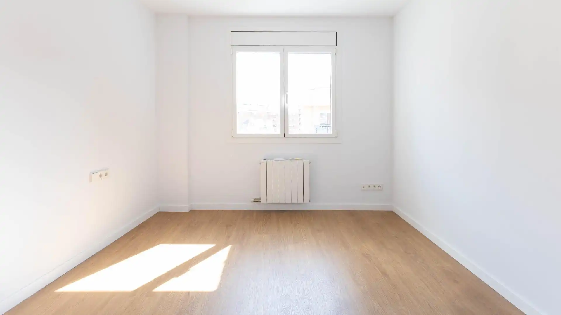 Schlafzimmer von Wohnung zum Verkauf in Barcelona mit Klimaanlage, Heizung und Terrasse