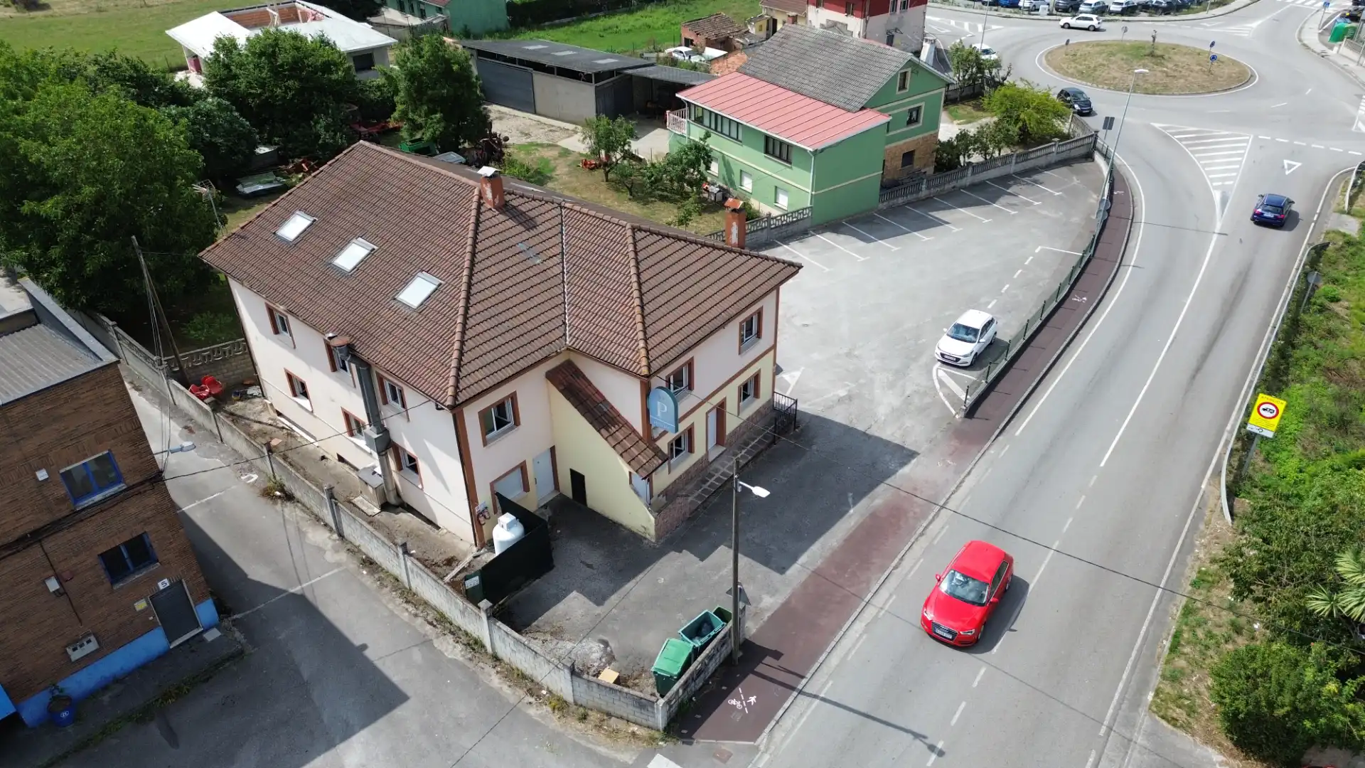 Vista exterior de Edifici en venda en Siero amb Alarma