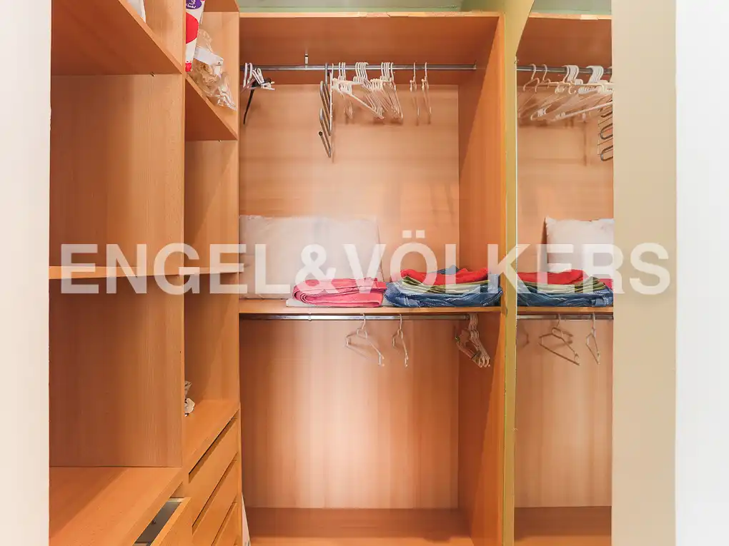 Schlafzimmer von Wohnung zur Miete in Valencia mit Klimaanlage, Heizung und Parkett
