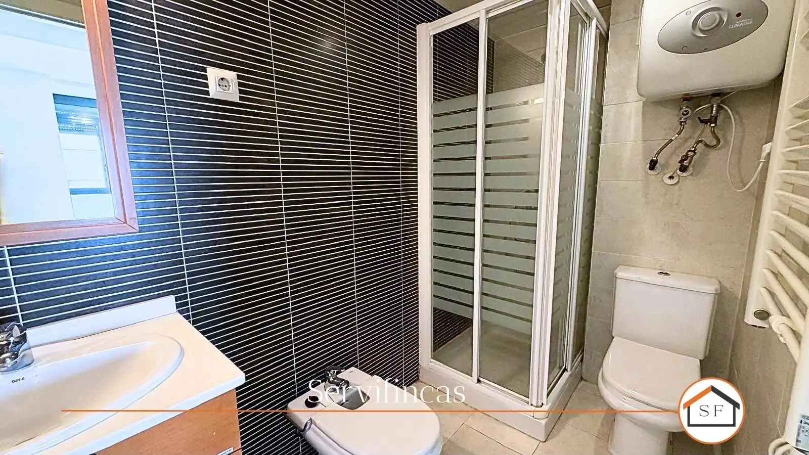 Baño de Ático de alquiler en Madrid con Aire acondicionado, Calefacción y Jardín privado