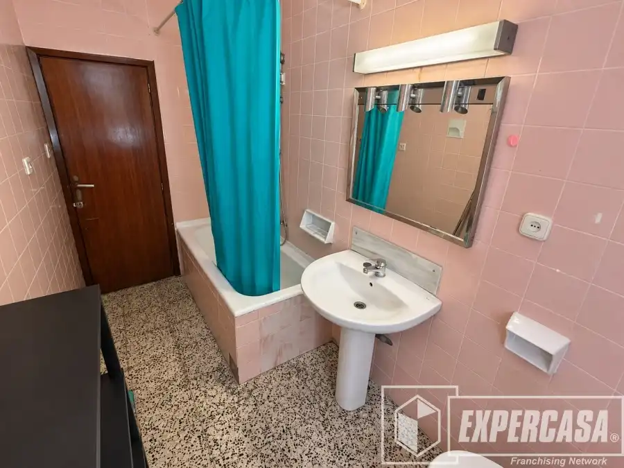 Bathroom of Flat for share in Casco Antiguo  