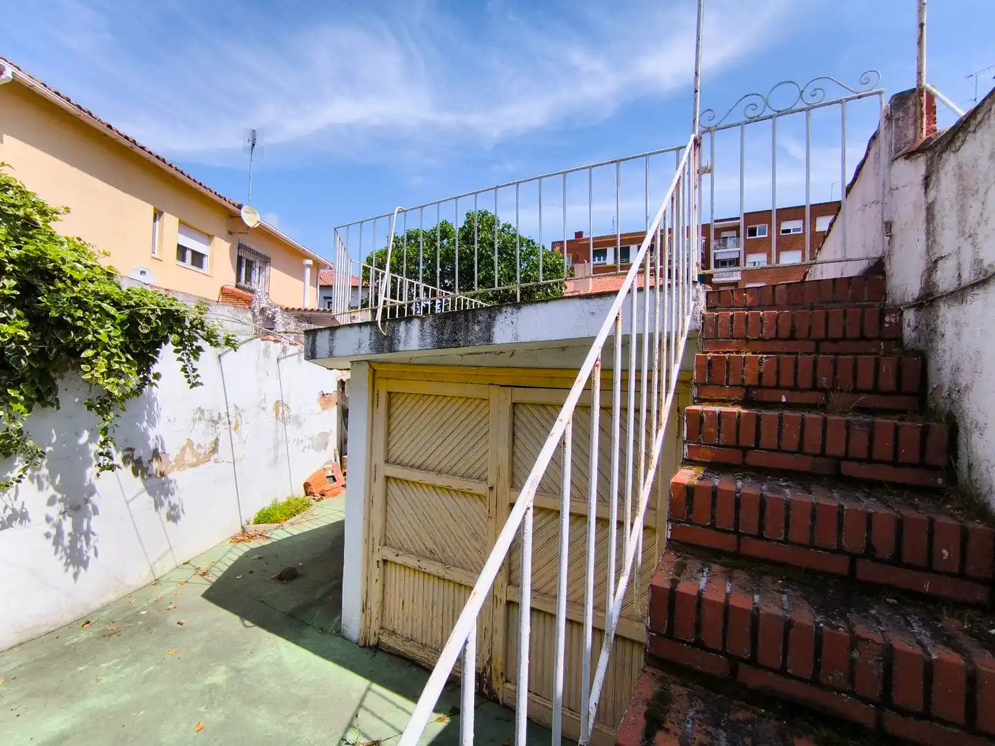Vista exterior de Casa o xalet en venda en Palencia amb Calefacció, Jardí privat i Parquet