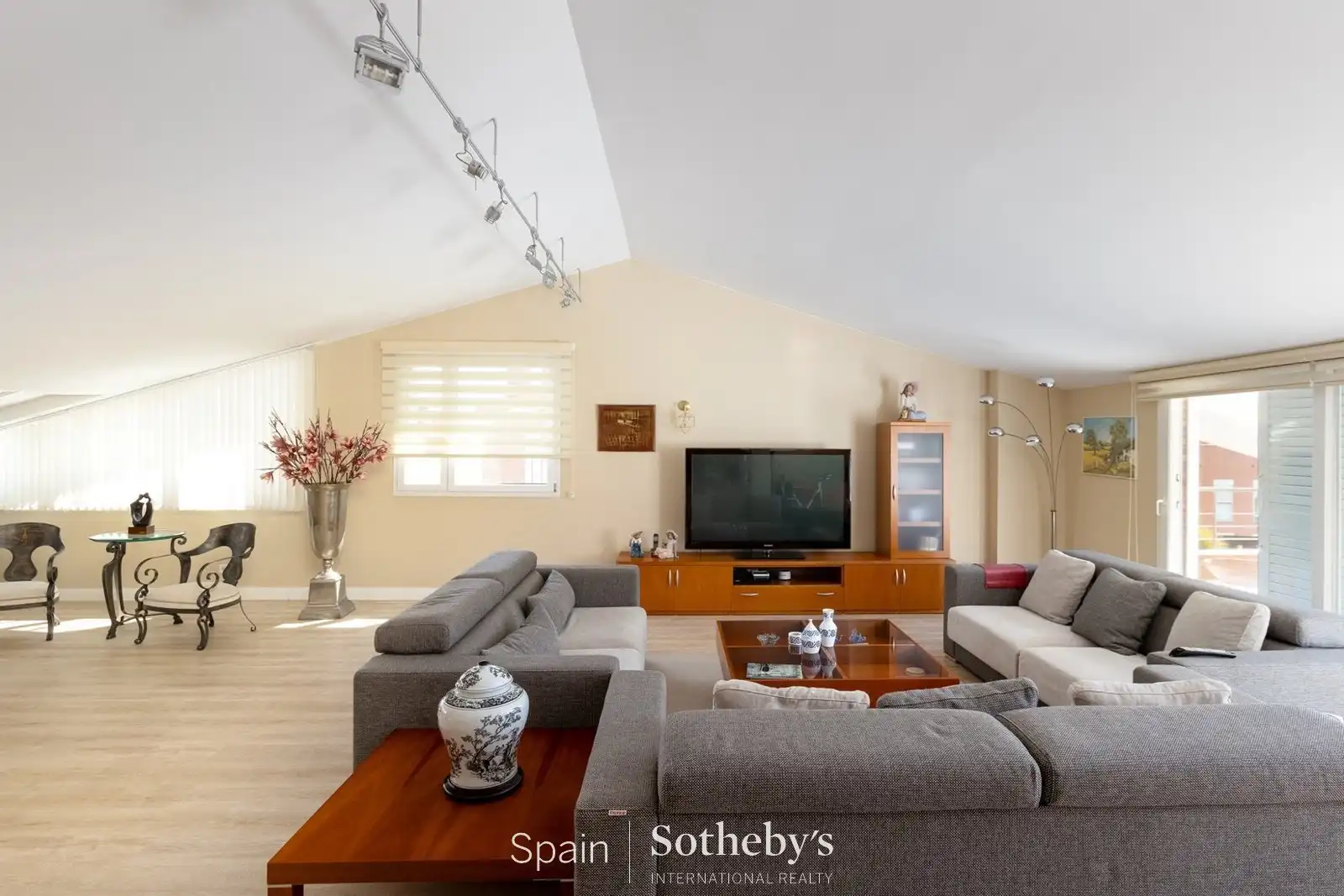 Sala de estar de Casa o chalet en venta en Alella con Aire acondicionado, Calefacción y Jardín privado