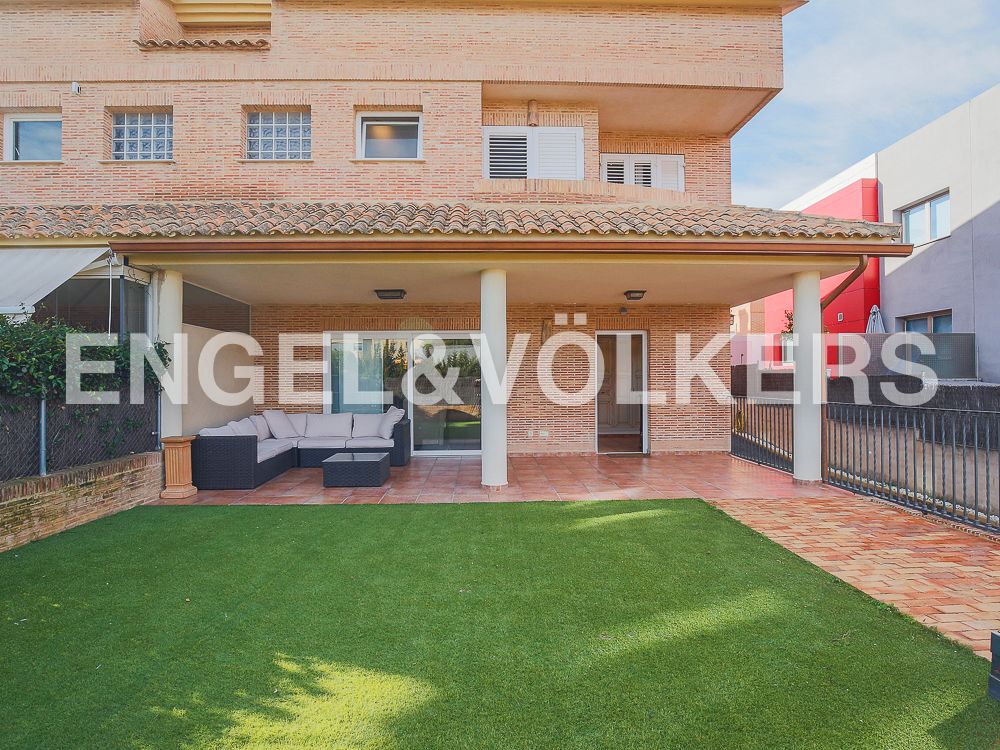 Jardí de Casa o xalet de lloguer en Torrent amb Aire condicionat, Calefacció i Jardí privat