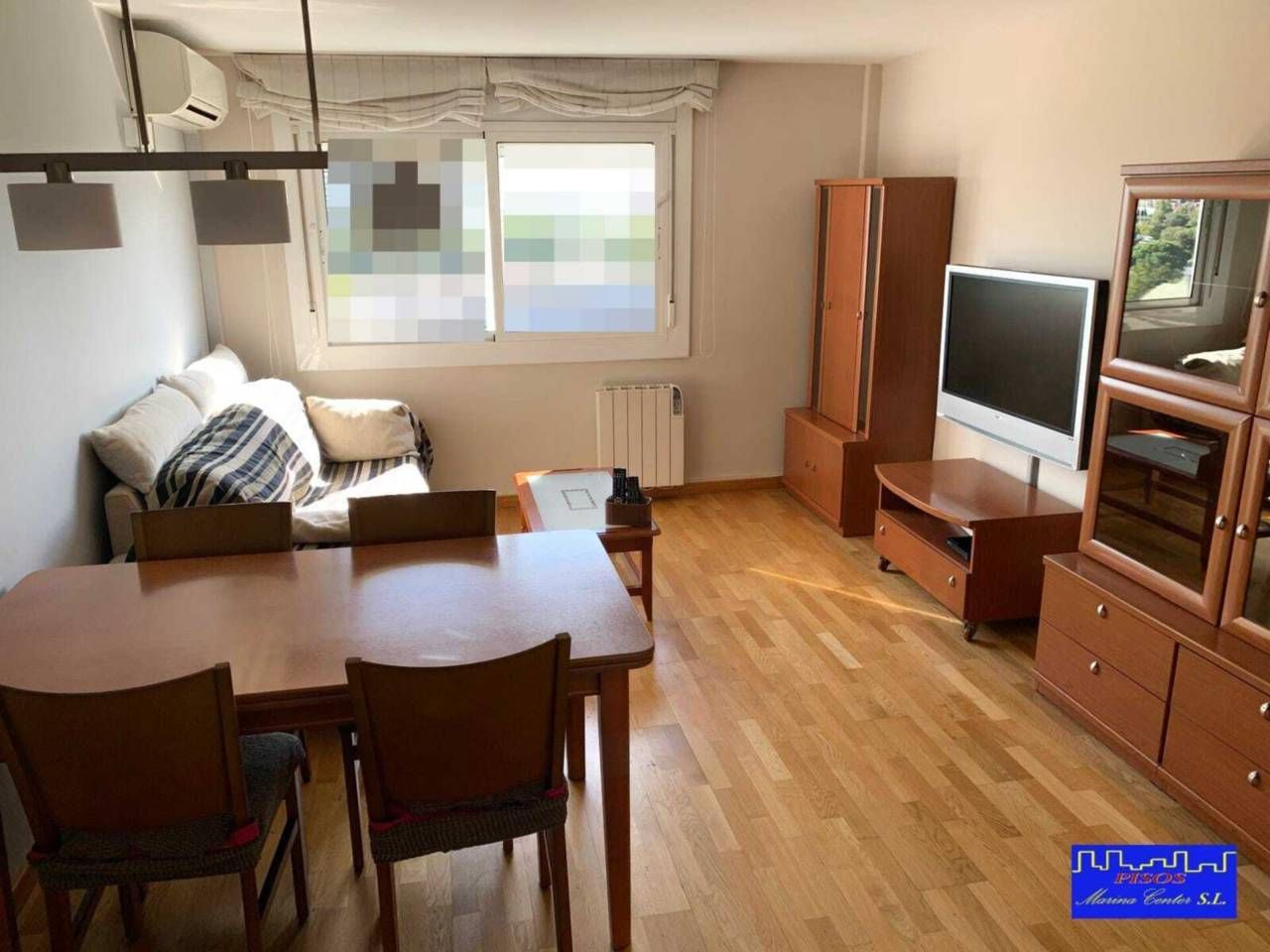 Sala d'estar de Pis en venda en L'Hospitalet de Llobregat amb Aire condicionat, Calefacció i Parquet