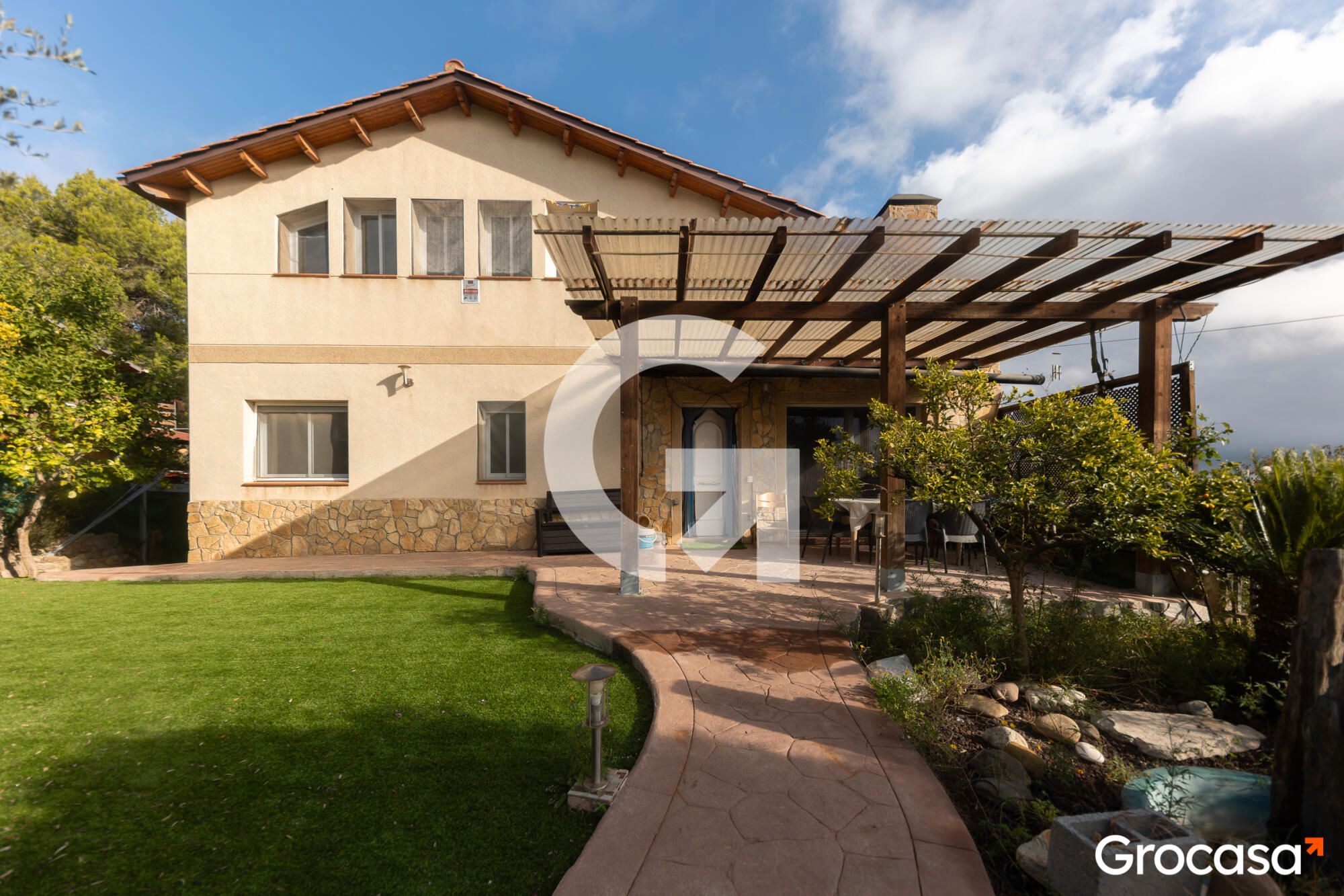 Vista exterior de Casa o xalet en venda en Vallirana amb Aire condicionat, Calefacció i Jardí privat