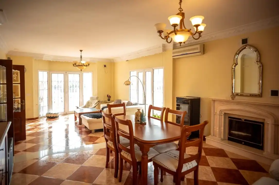Comedor de Casa o chalet en venta en Málaga con Aire acondicionado, Calefacción y Jardín privado