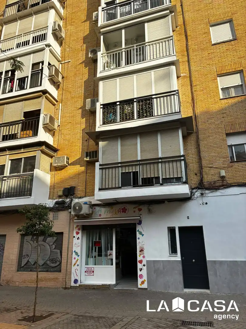 Local comercial en traspàs a San Pablo - Santa Justa, imagen 2