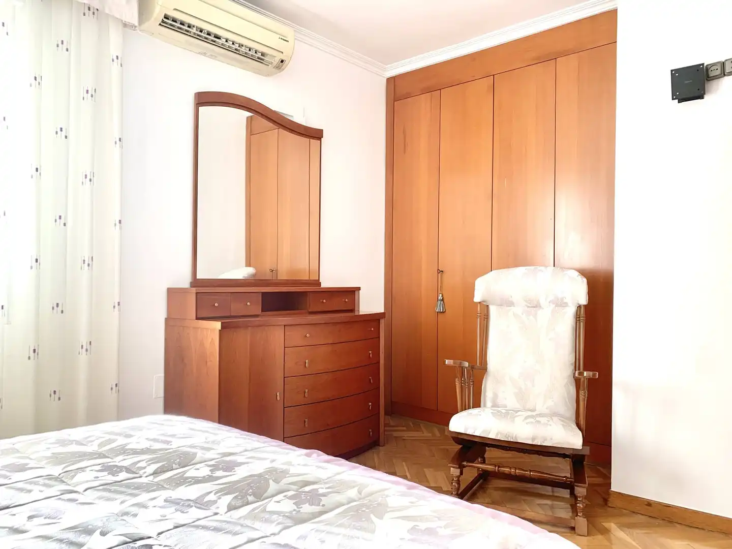 Habitación de Casa adosada de alquiler en Alcobendas con Aire acondicionado, Calefacción y Terraza