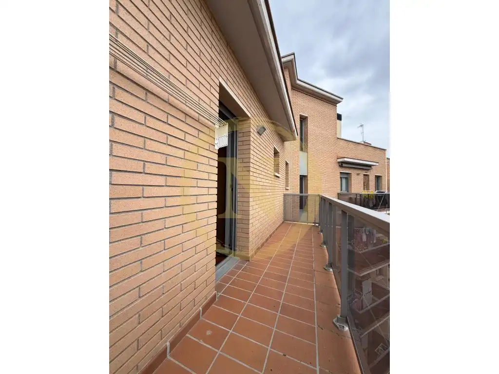 Exterior view of Attic for sale in Barcelona  with Air Conditioner