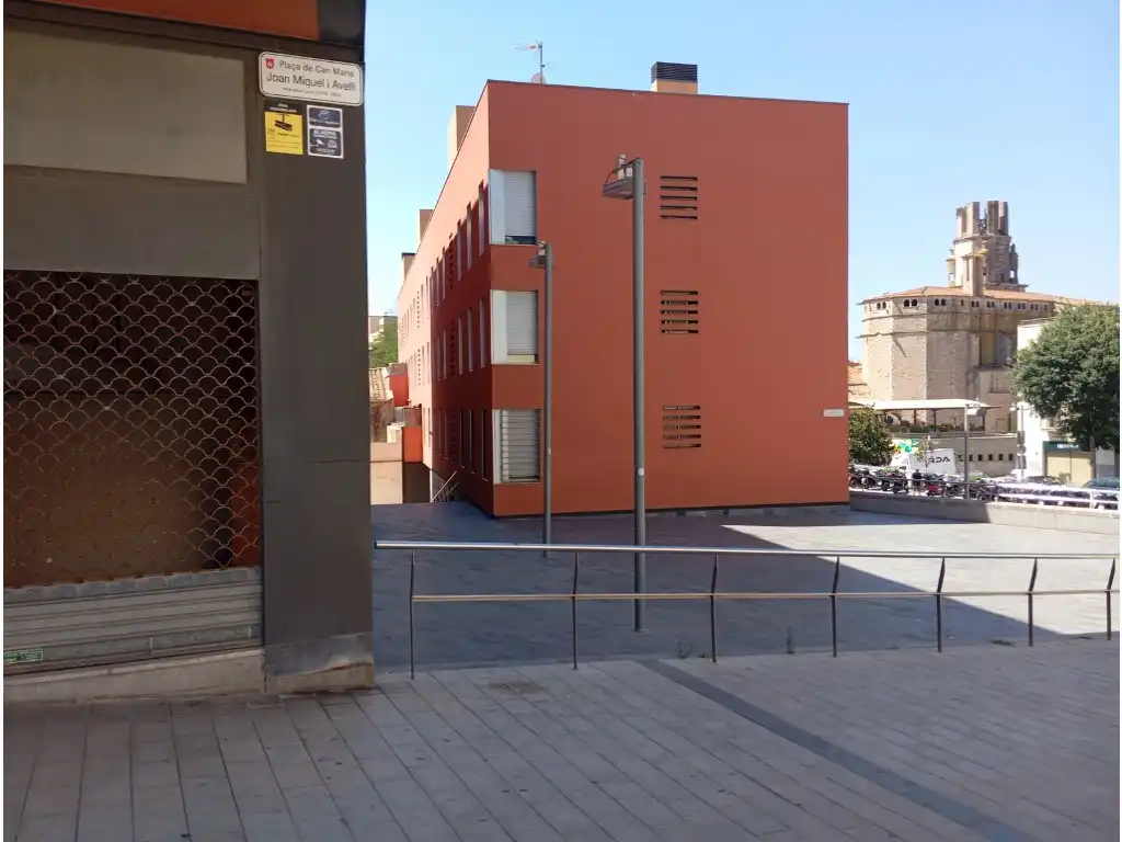 Business premises for sale in Calle Pi I Margall, imagen 2