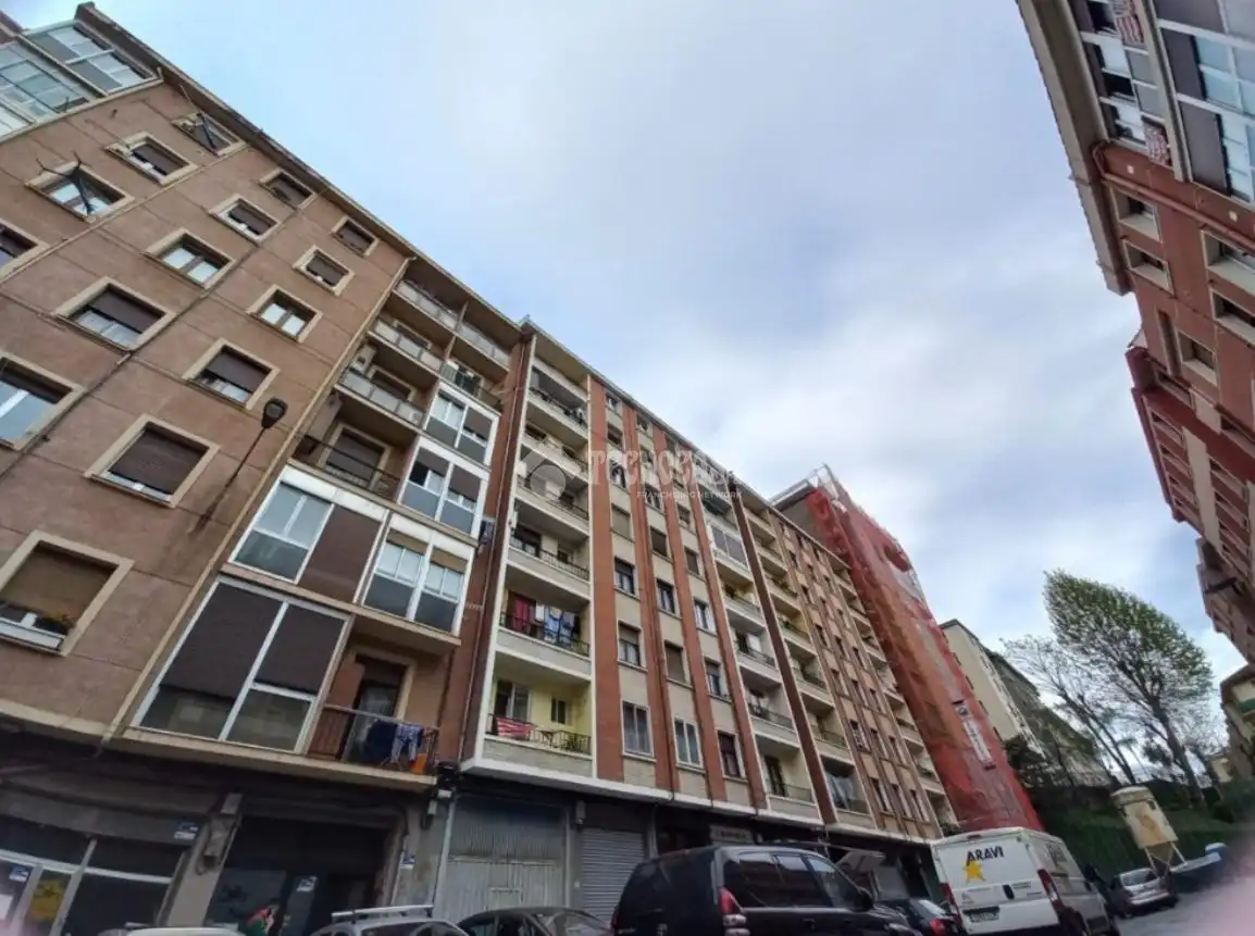 Vista exterior de Piso en venta en Bilbao  con Calefacción