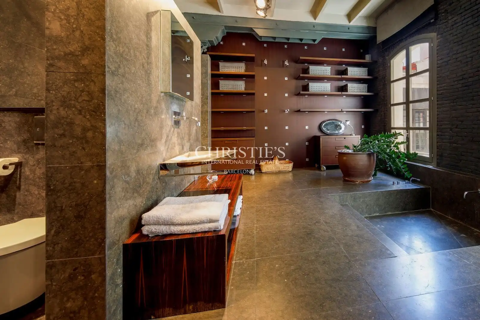 Badezimmer von Dachboden zur Miete in Eixample
