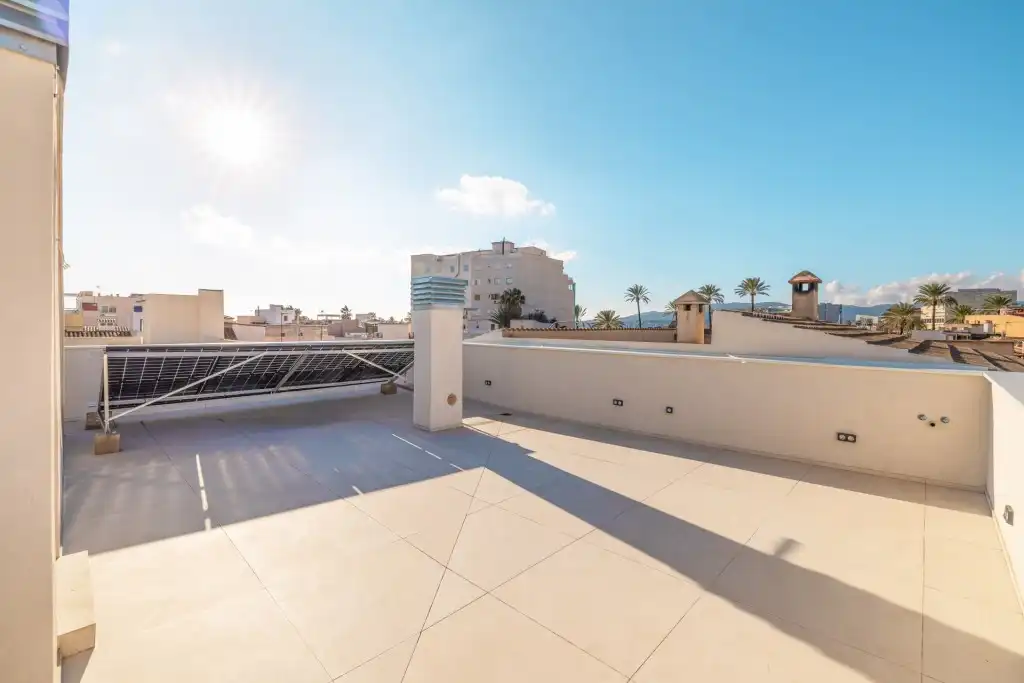 Terrasse von Einfamilien-Reihenhaus zum Verkauf in  Palma de Mallorca mit Klimaanlage, Heizung und Terrasse
