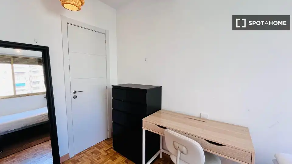 Bedroom of Flat for rent in Madrid  with Air Conditioner, Heating and Furnished