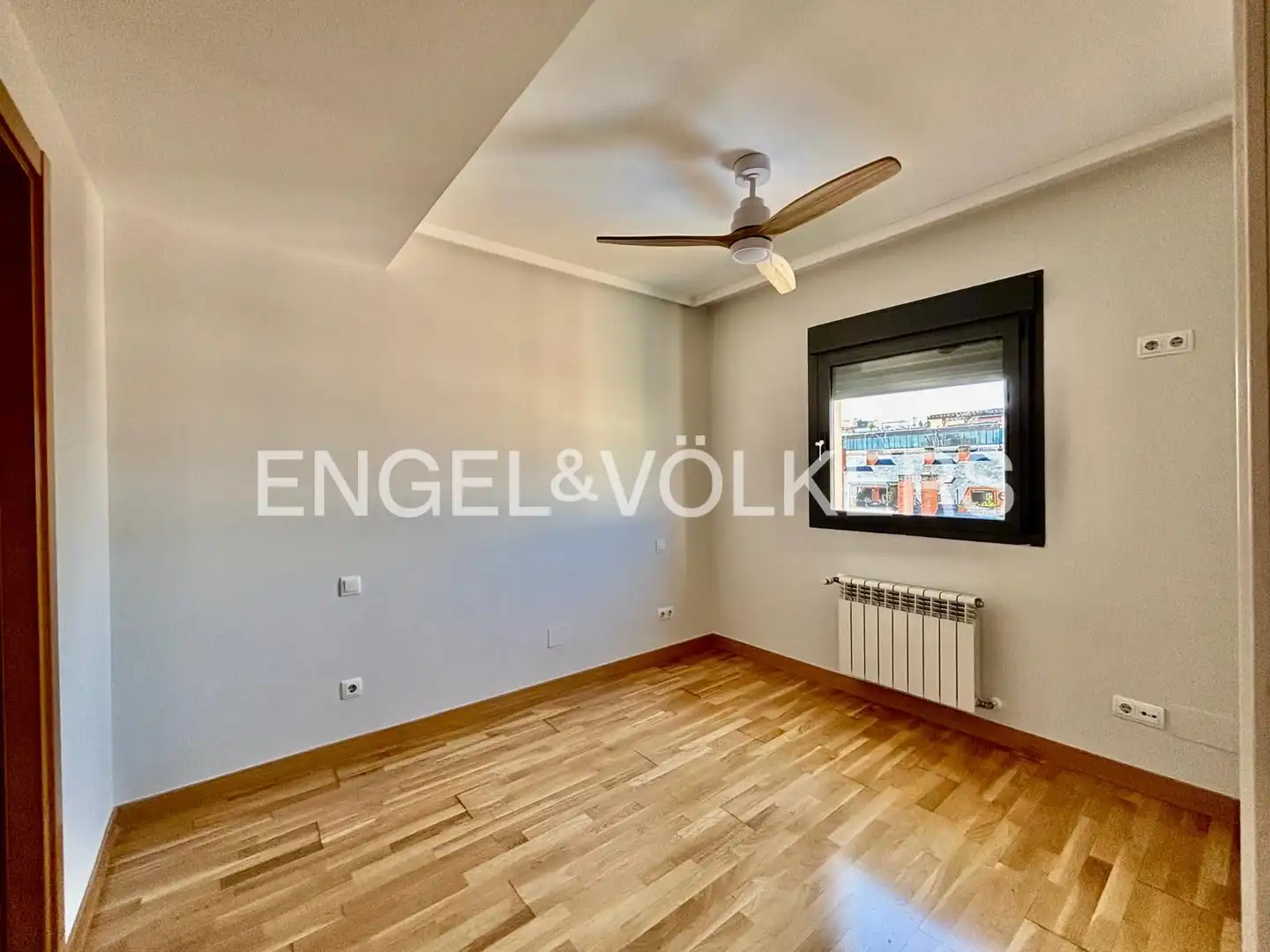 Dormitori de Àtic de lloguer en Madrid amb Aire condicionat, Calefacció i Parquet