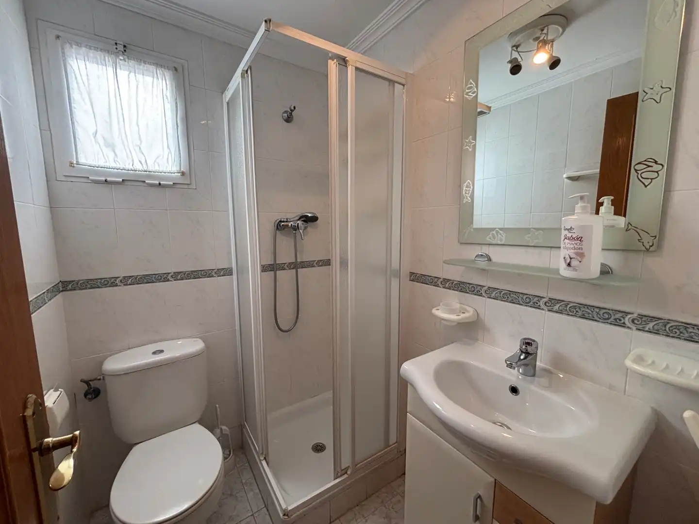 Baño de Piso en venta en Santa Pola con Terraza, Piscina y Amueblado