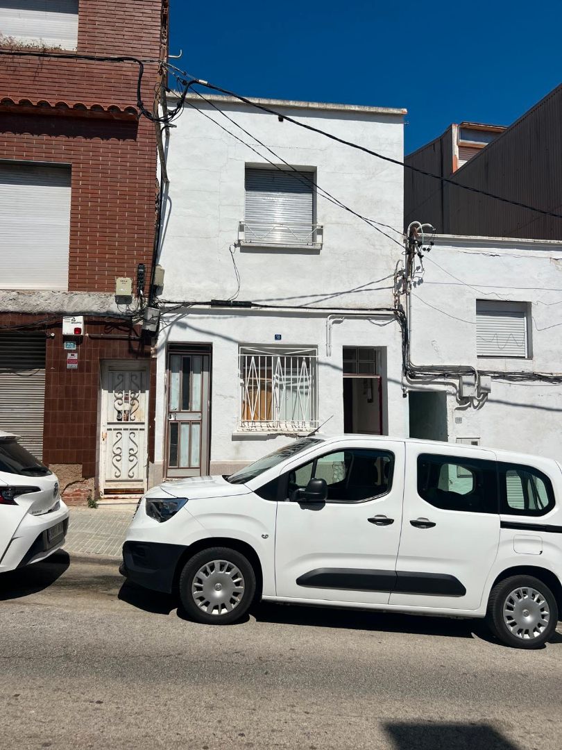 Vista exterior de Casa o chalet en venta en Terrassa con Alarma