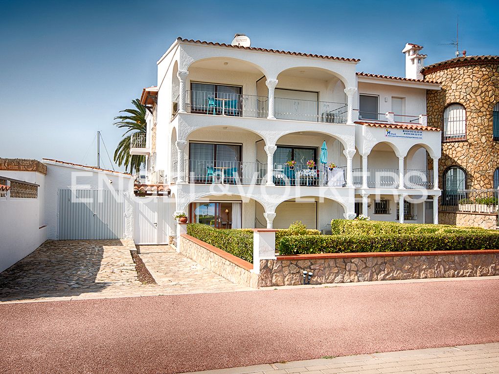 Vista exterior de Edifici en venda en Empuriabrava