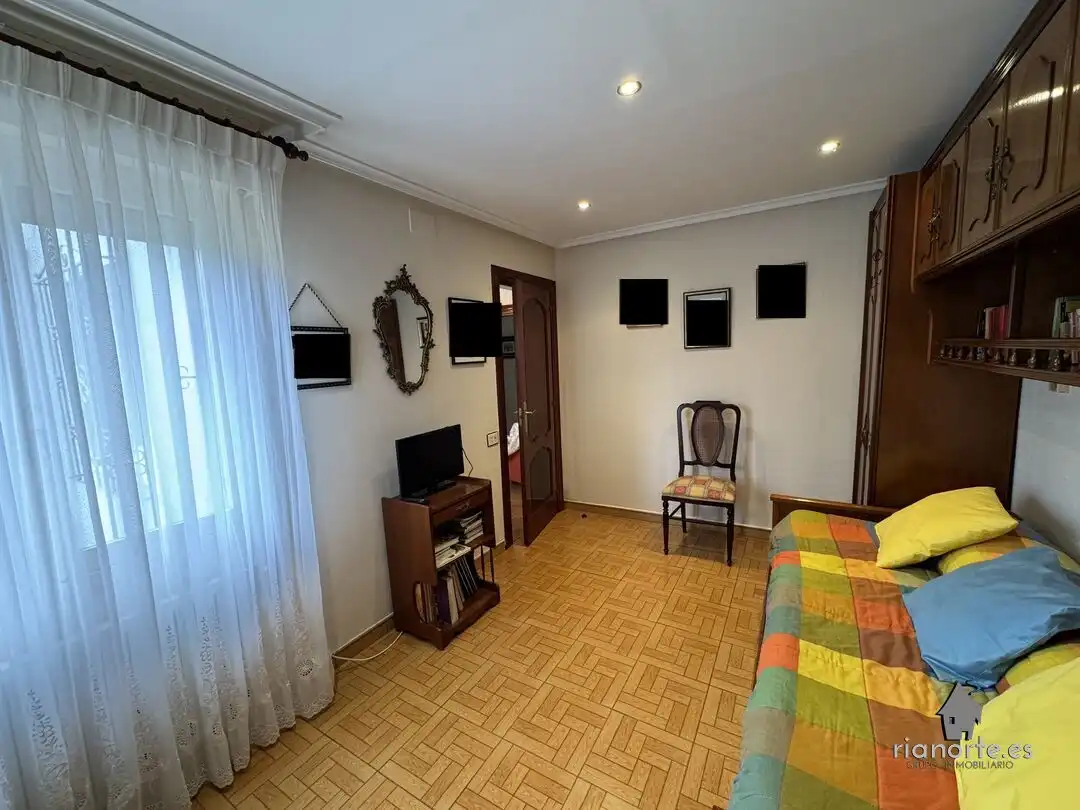Sala de estar de Casa o chalet en venta en Oviedo  con Calefacción y Jardín privado