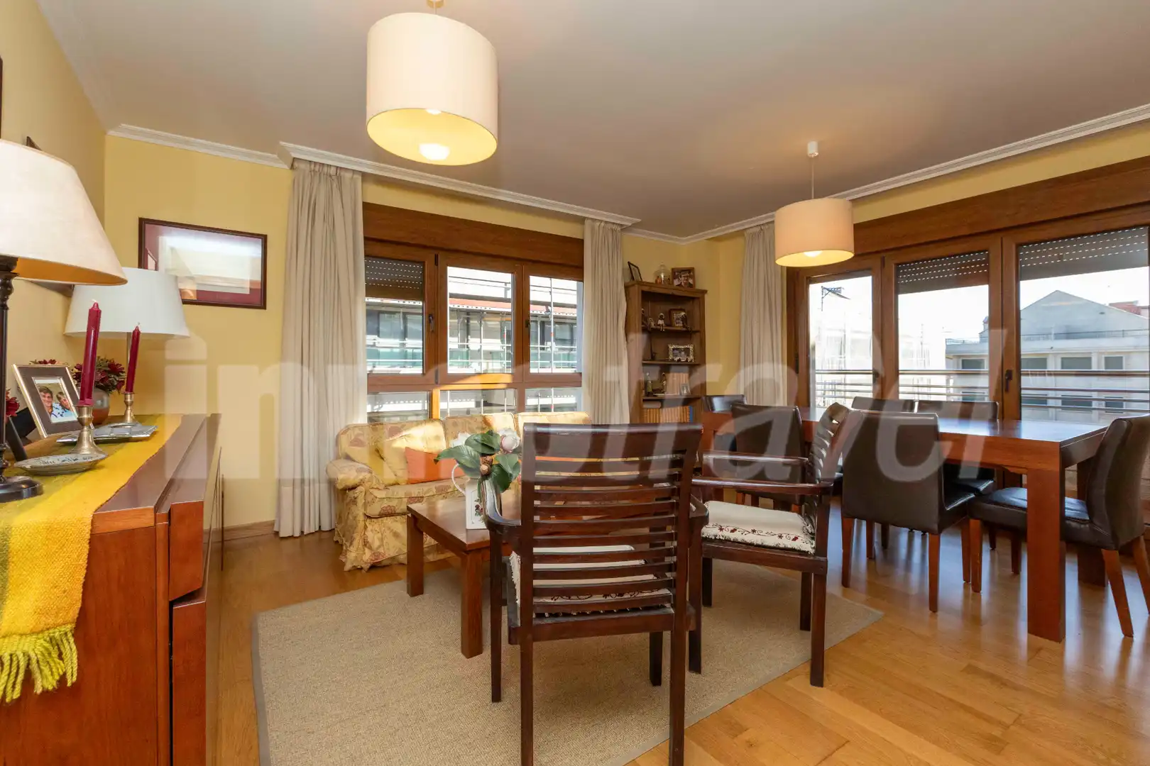 Sala de estar de Apartamento en venta en Sanxenxo con Parquet, Terraza y Trastero